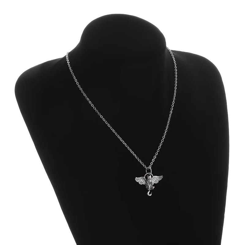 Collier Chat Ailé : Élégance et Symbolisme