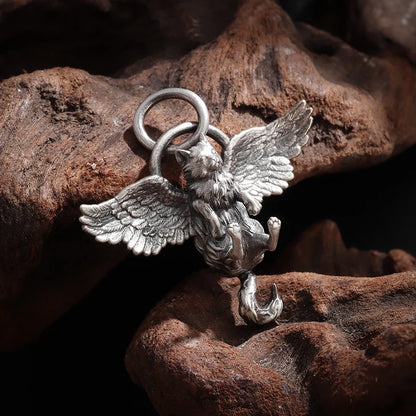 Collier Chat Ailé : Élégance et Symbolisme